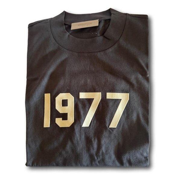 Fear of God ESSENTIALS Black '1977' T-Shirt Fear Of God Essentials Size: XL NWT - Picture 2 of 4